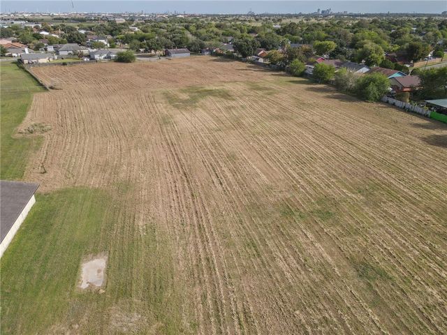 5040 Rockford Dr, Corpus Christi, TX 78416