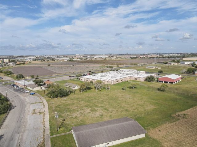 5040 Rockford Dr, Corpus Christi, TX 78416
