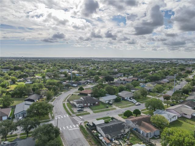 5040 Rockford Dr, Corpus Christi, TX 78416