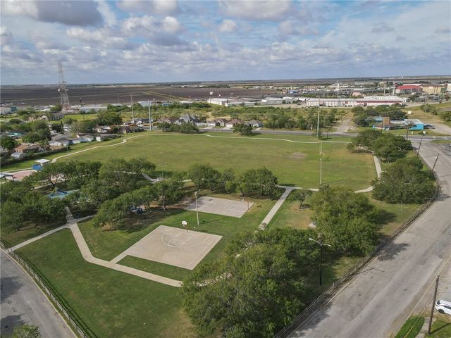 5040 Rockford Dr, Corpus Christi, TX 78416
