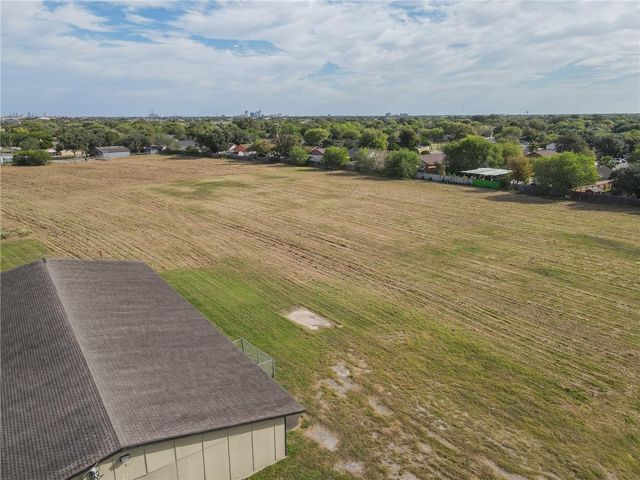 5040 Rockford Dr, Corpus Christi, TX 78416