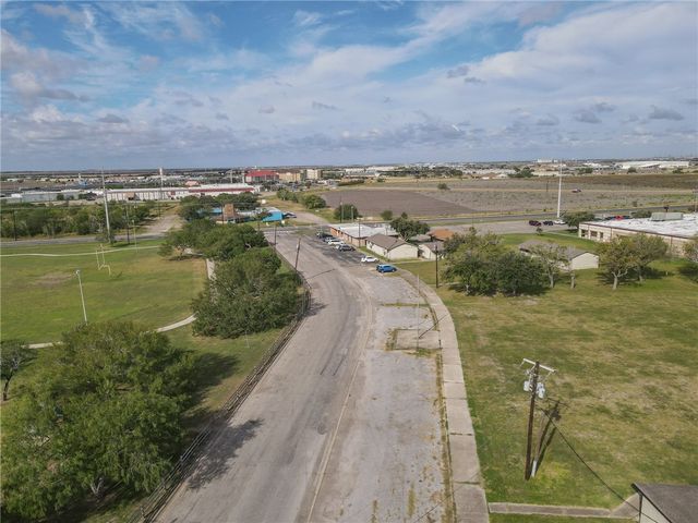 5040 Rockford Dr, Corpus Christi, TX 78416