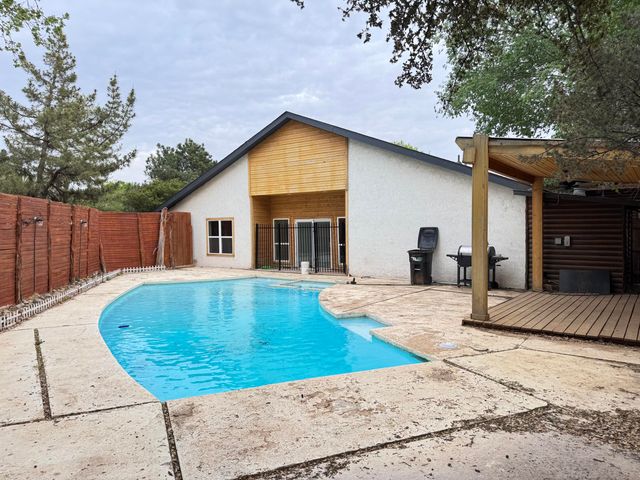 8504 Knoxville Avenue, Lubbock, TX 79423