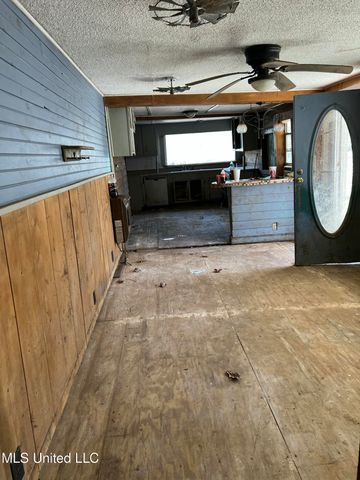 1025 Lake Arrowhead Drive, Hickory Flat, MS 38633