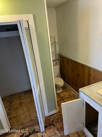 1025 Lake Arrowhead Drive, Hickory Flat, MS 38633