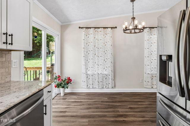 1005 Phillip Drew Drive, Johnson City, TN 37604