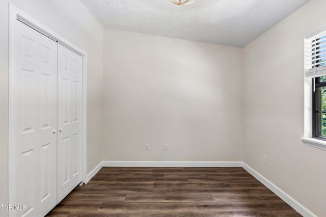 1005 Phillip Drew Drive, Johnson City, TN 37604