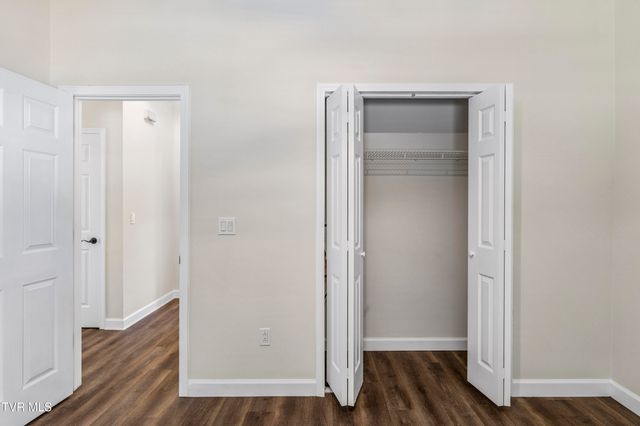 1005 Phillip Drew Drive, Johnson City, TN 37604