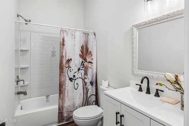 1005 Phillip Drew Drive, Johnson City, TN 37604