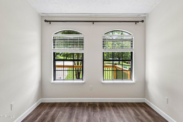 1005 Phillip Drew Drive, Johnson City, TN 37604