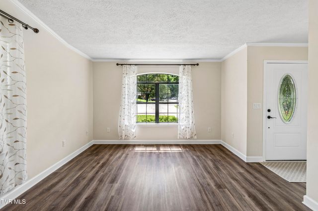 1005 Phillip Drew Drive, Johnson City, TN 37604