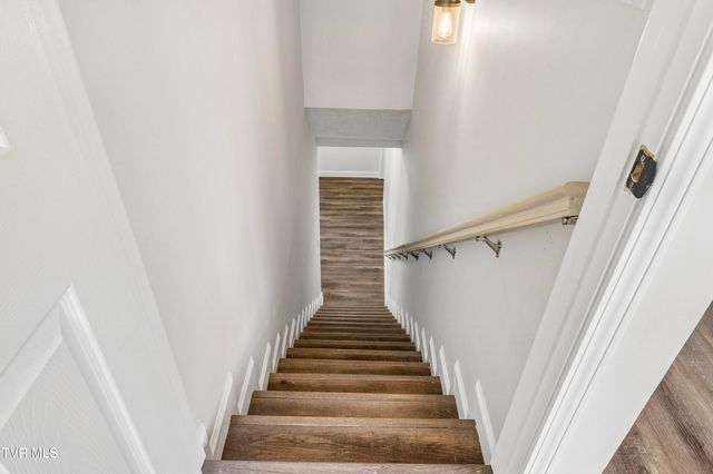 1005 Phillip Drew Drive, Johnson City, TN 37604