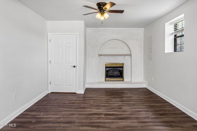 1005 Phillip Drew Drive, Johnson City, TN 37604