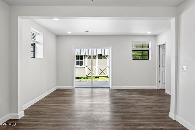 1005 Phillip Drew Drive, Johnson City, TN 37604