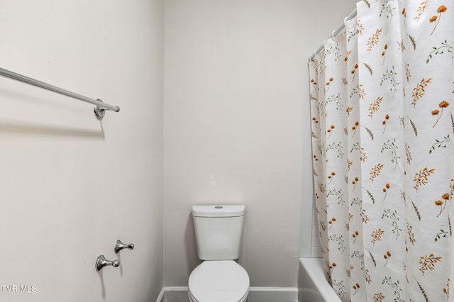 1005 Phillip Drew Drive, Johnson City, TN 37604