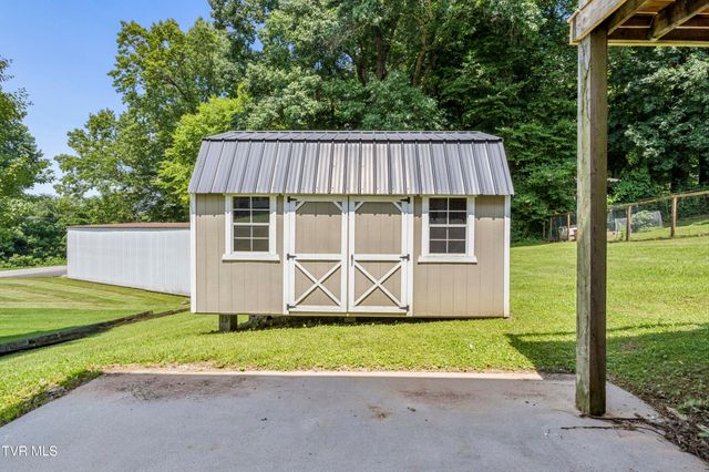 1005 Phillip Drew Drive, Johnson City, TN 37604