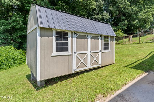 1005 Phillip Drew Drive, Johnson City, TN 37604