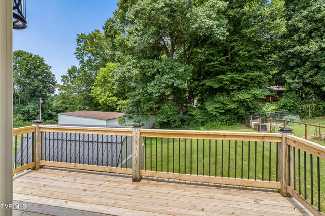 1005 Phillip Drew Drive, Johnson City, TN 37604