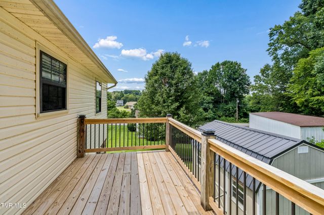 1005 Phillip Drew Drive, Johnson City, TN 37604