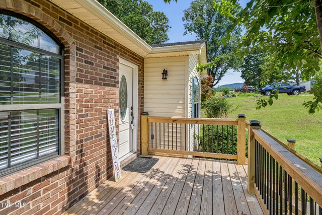 1005 Phillip Drew Drive, Johnson City, TN 37604