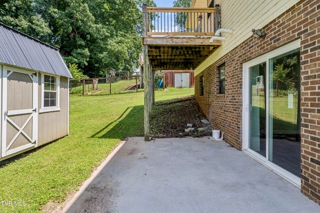 1005 Phillip Drew Drive, Johnson City, TN 37604