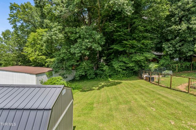 1005 Phillip Drew Drive, Johnson City, TN 37604