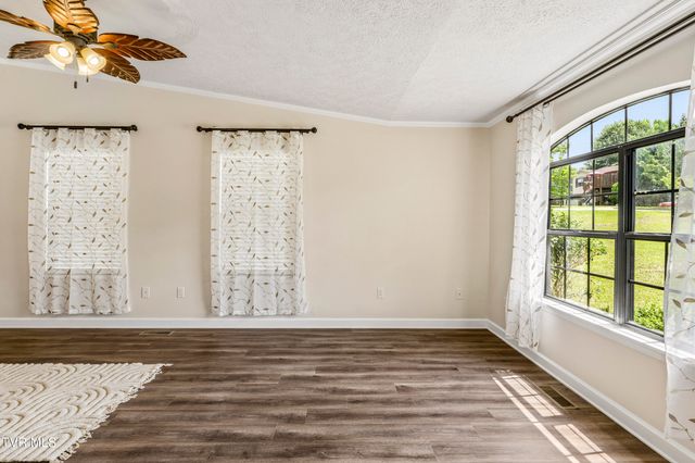 1005 Phillip Drew Drive, Johnson City, TN 37604