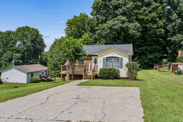 1005 Phillip Drew Drive, Johnson City, TN 37604