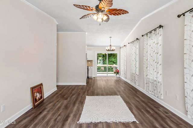 1005 Phillip Drew Drive, Johnson City, TN 37604