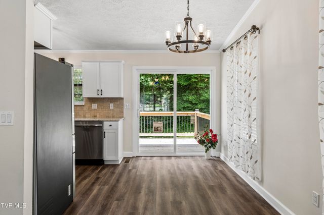 1005 Phillip Drew Drive, Johnson City, TN 37604