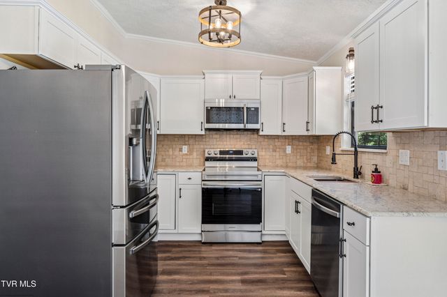 1005 Phillip Drew Drive, Johnson City, TN 37604