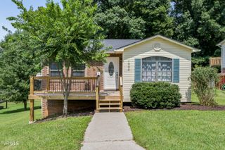 1005 Phillip Drew Drive, Johnson City, TN 37604
