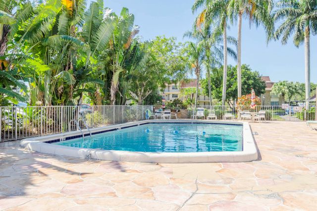 5510 Tamberlane Circle 343, Palm Beach Gardens, FL 33418