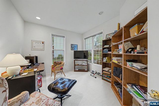 29 Skytop Ridge, Oakland, NJ 07436