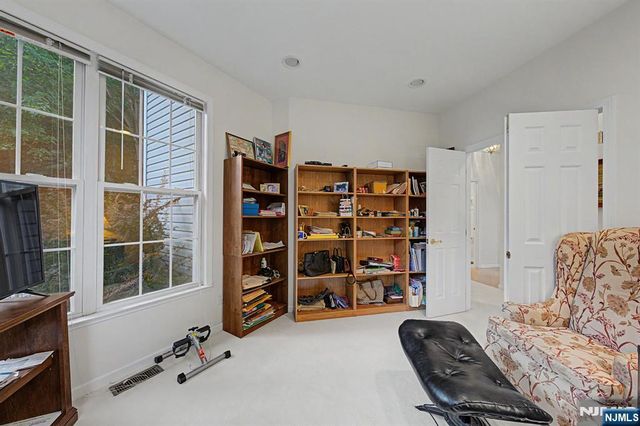 29 Skytop Ridge, Oakland, NJ 07436