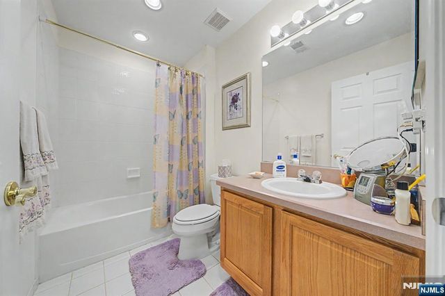 29 Skytop Ridge, Oakland, NJ 07436