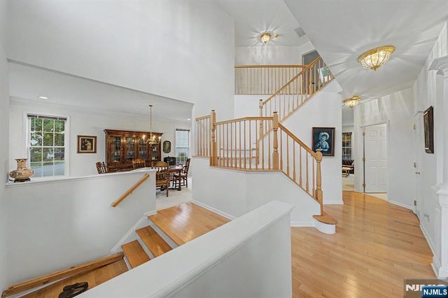 29 Skytop Ridge, Oakland, NJ 07436