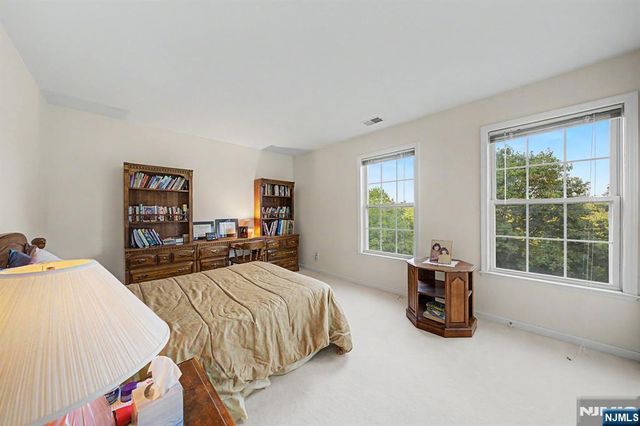 29 Skytop Ridge, Oakland, NJ 07436