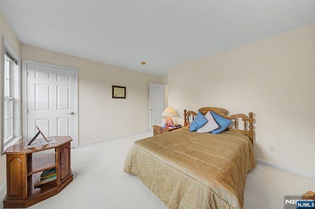 29 Skytop Ridge, Oakland, NJ 07436