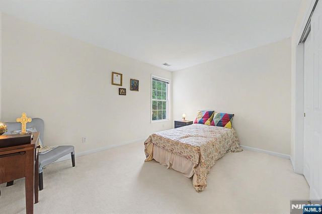 29 Skytop Ridge, Oakland, NJ 07436