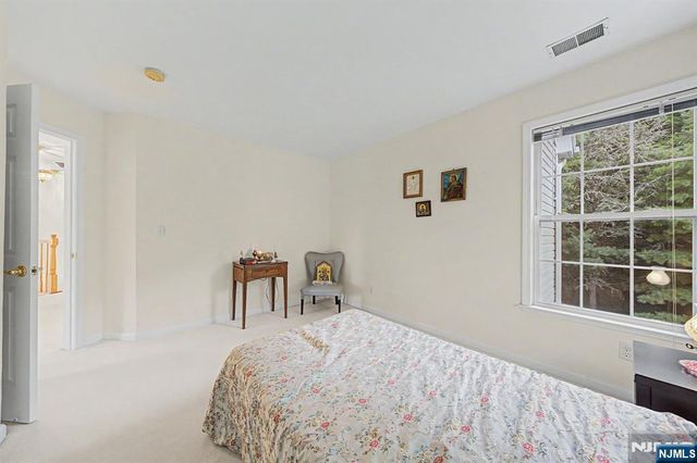 29 Skytop Ridge, Oakland, NJ 07436