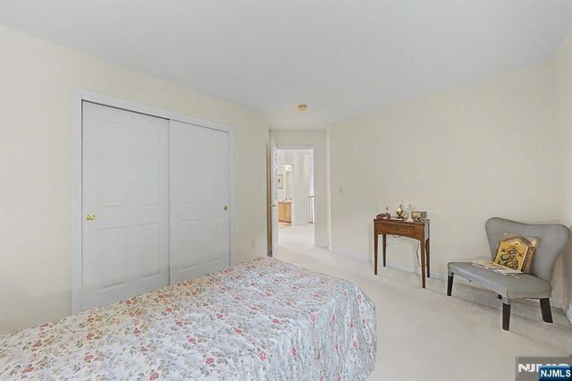 29 Skytop Ridge, Oakland, NJ 07436