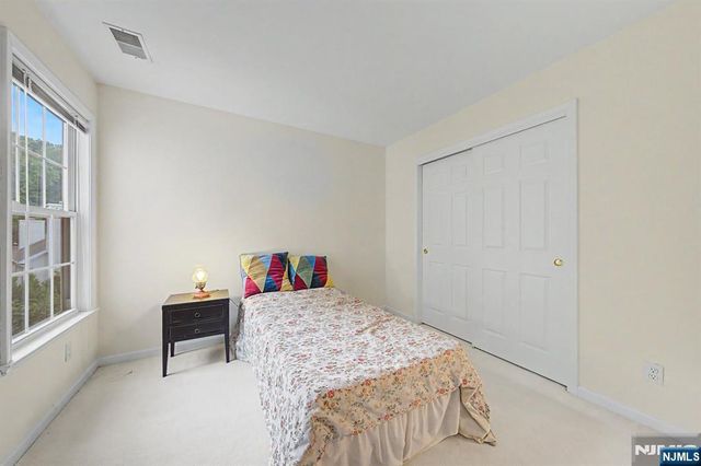 29 Skytop Ridge, Oakland, NJ 07436