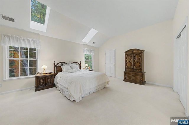 29 Skytop Ridge, Oakland, NJ 07436