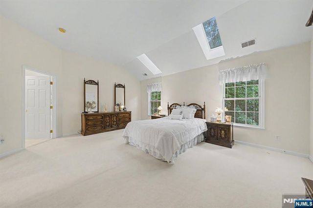 29 Skytop Ridge, Oakland, NJ 07436