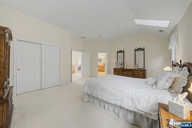 29 Skytop Ridge, Oakland, NJ 07436