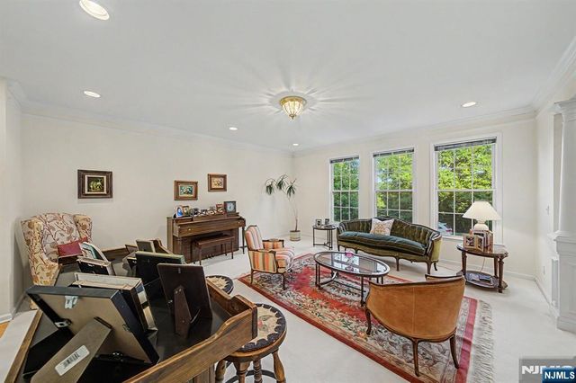 29 Skytop Ridge, Oakland, NJ 07436