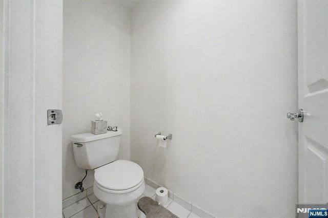 29 Skytop Ridge, Oakland, NJ 07436