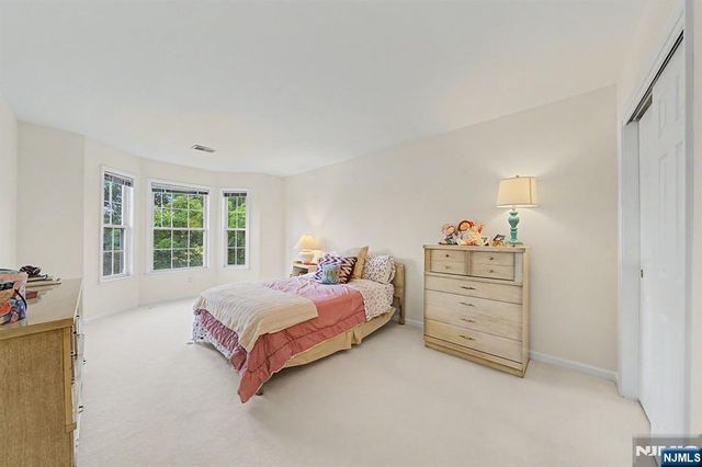 29 Skytop Ridge, Oakland, NJ 07436