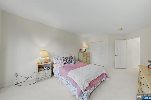 29 Skytop Ridge, Oakland, NJ 07436